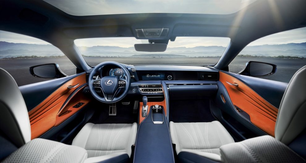 Lexus LC 500h: Die Gestaltung des Innenraums erfüllt auch gehobene Bedürfnisse nach Luxus und Funktionalität.