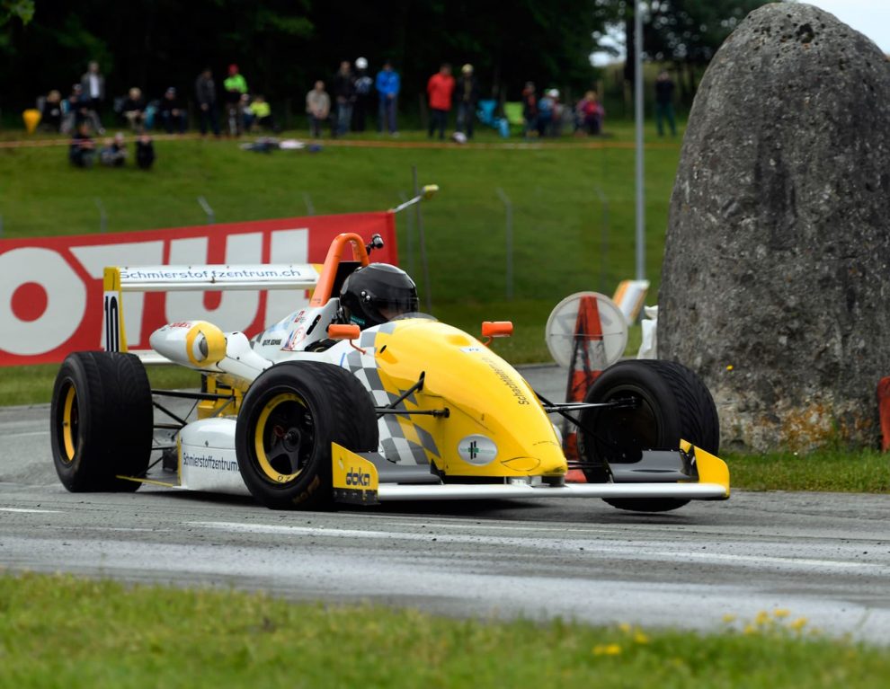 Tagessieger in Romont: Der Zürcher Formel-3-Pilot Philip Egli umrundete die Pylonen und Felsen wie im Vorjahr am schnellsten.