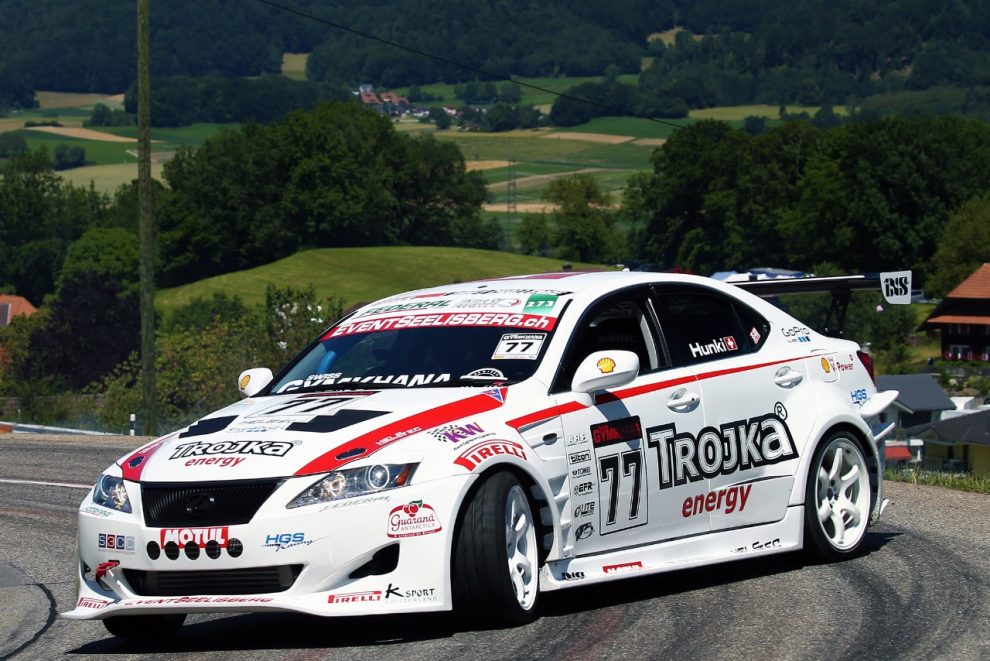 Drifting spectacle in Reitnau: During the breaks in the race, cross-drivers like Franz Hunkeler in the 750-hp Lexus IS 250 leave a lot of rubber on the asphalt. 
