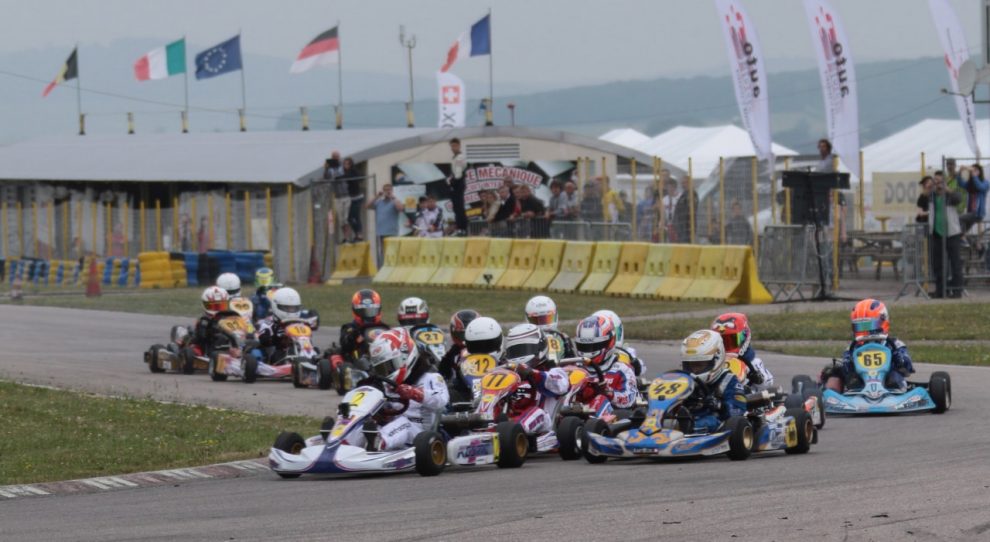 Schnelle Kids: In der Klasse Supermini liefern sich die jüngsten Schweizer Kartsportler schöne Kämpfe. Die Piloten kämpfen hier um jeden Meter.