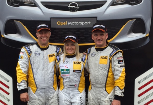 Opel-Erfolgstrio aus der Schweiz: Daniel Hadorn, Jasmin Preisig und Roger Vögeli (von links). Die Gegner hatten in der Nordschleife das Nachsehen.