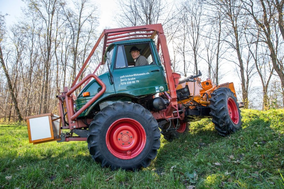 Versatilità: l'Unimog è una macchina da lavoro per tutti i tipi di terreno, adattata al rispettivo scopo tramite l'accessorio, soprattutto in agricoltura.