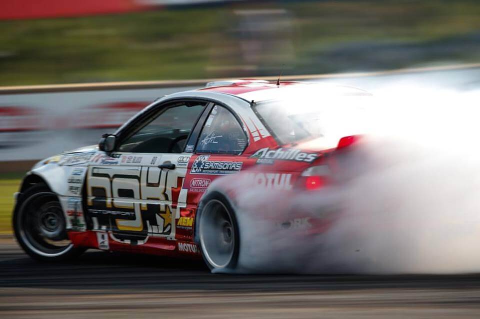 Reitnau will be fogged in on Sunday: Kristaps Blušs and his Swiss drifting colleagues will make the rubber really smoke.