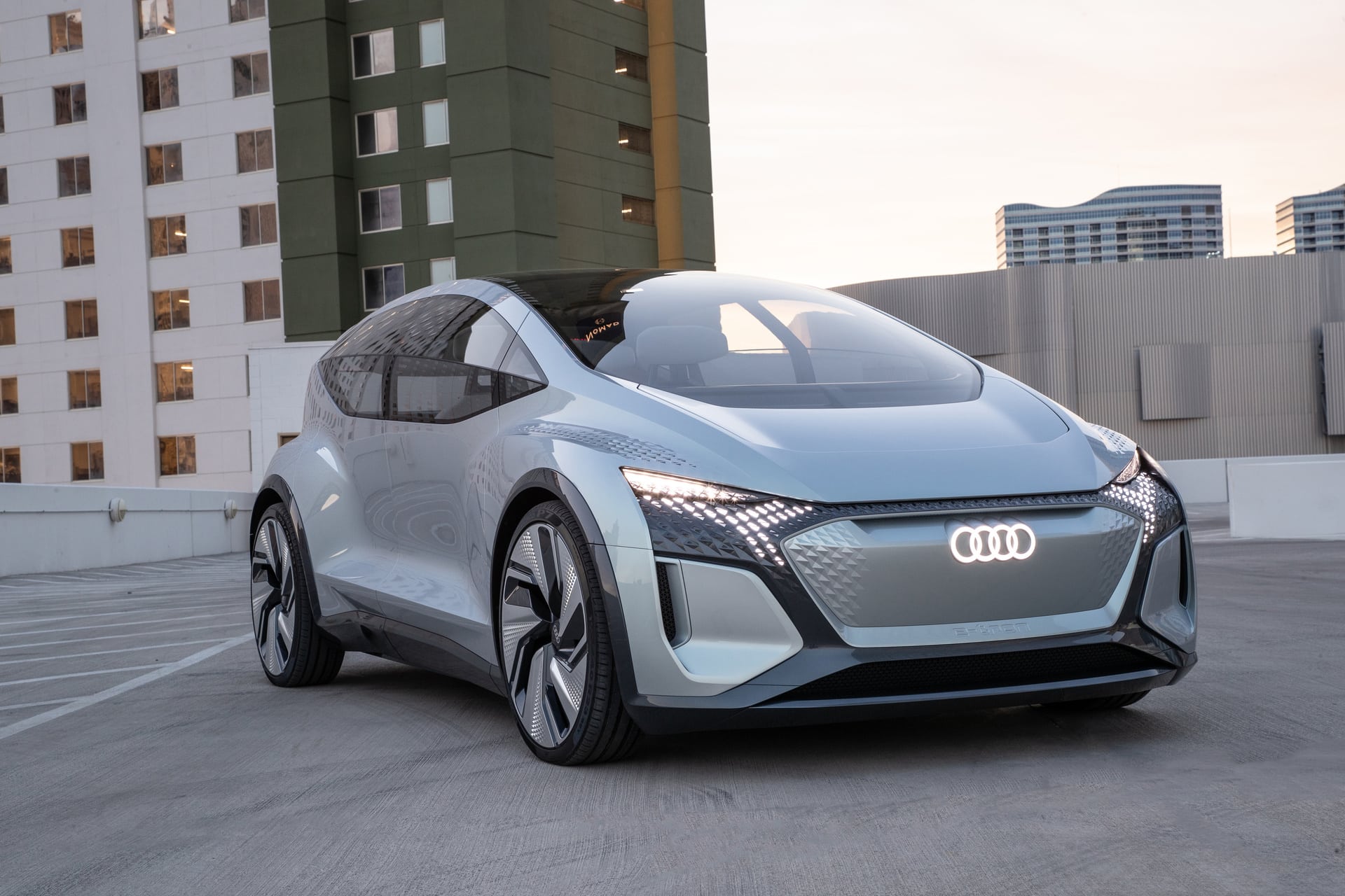 Audi mostra una concept car a guida autonoma al Consumer Electronics Show.