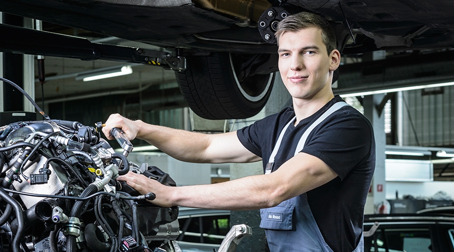 Car mechanic