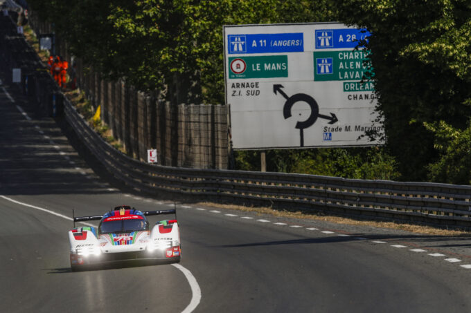 Porsche Racing for Charity