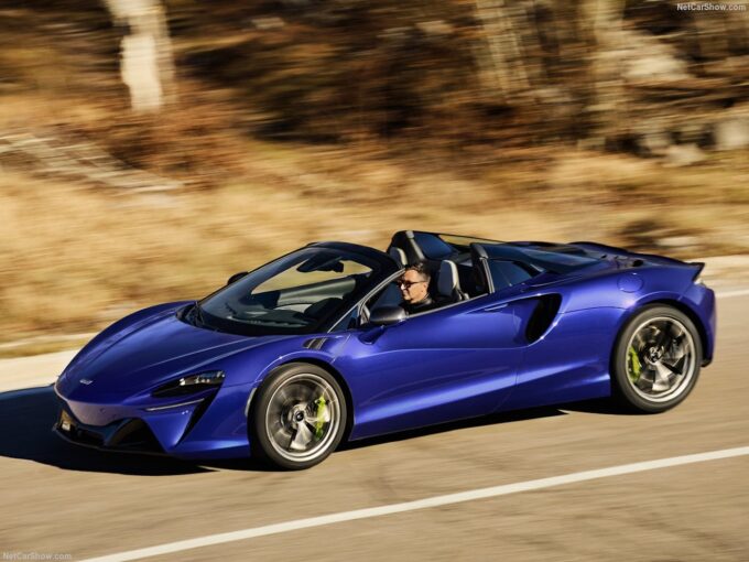 McLaren Artura Spider