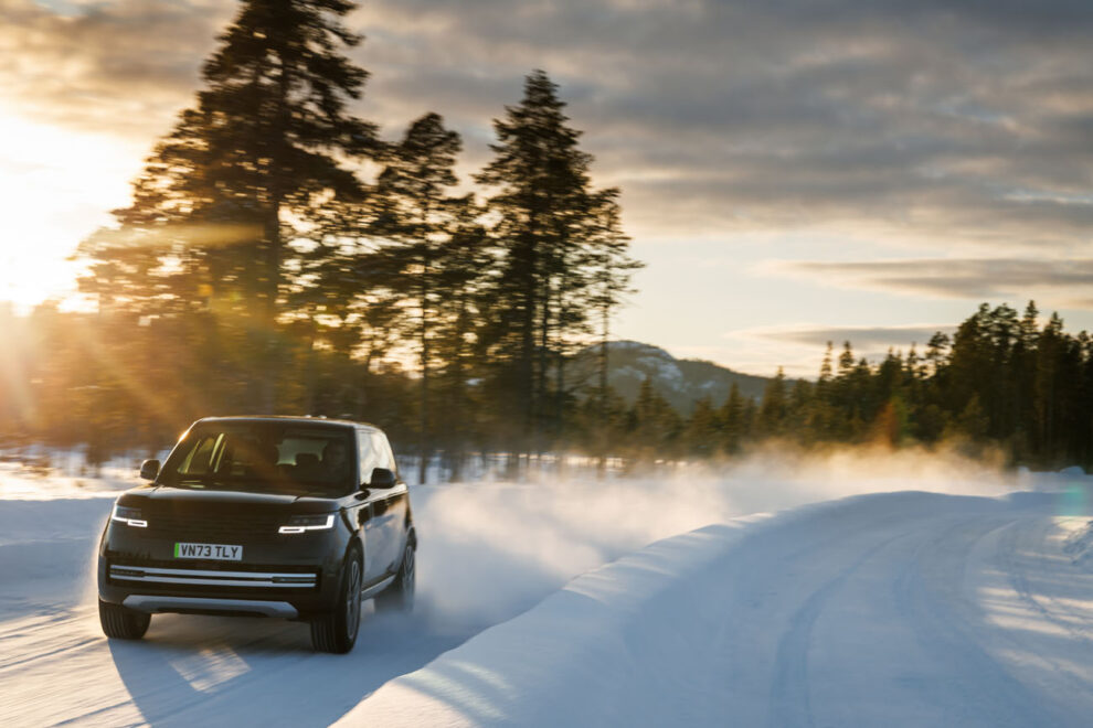 Range Rover: Eistanz mit dem E-Range-Rover autosprint.ch