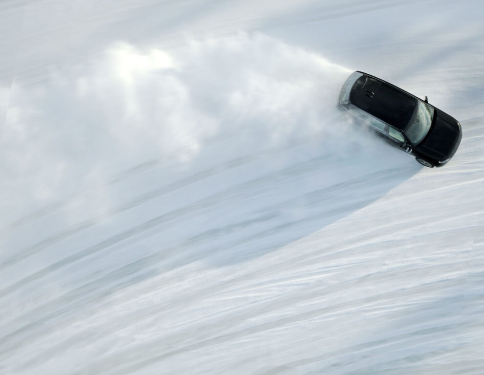Range Rover: Ice dancing with the E-Range Rover autosprint.ch