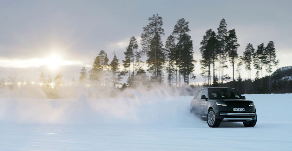 Range Rover: Eistanz mit dem E-Range-Rover autosprint.ch