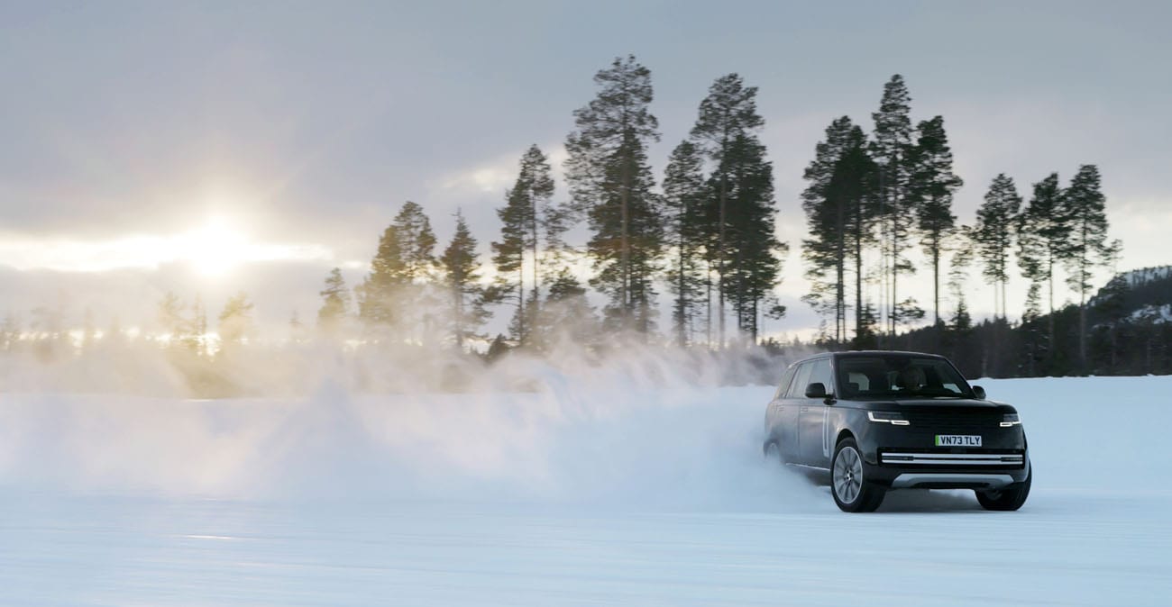 Range Rover : Danse sur glace avec le E-Range-Rover autosprint.ch